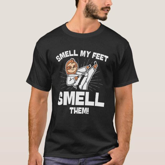 空手は私の足は空手の匂いを嗅ぐ Tシャツ (正面)
