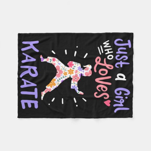 空手は空手の贈り物が大好きな女の子にすぎない フリースブランケット (正面(横))