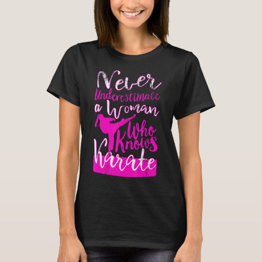空手を知る女性を甘く見ない引用文 Tシャツ (正面)