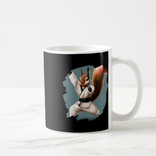 空手キックをするリス 黒帯 武術 コーヒーマグカップ (右)