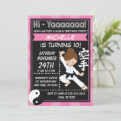 空手パーティーブラウンヘアガール子供の誕生日パーティー 招待状 (スタンド正面)