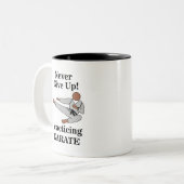 空手ブラックベルトは与え決して武術芸術 ツートーンマグカップ (正面左)