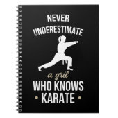空手マーシアを知る少女を決して過小評価しない ノートブック (正面)