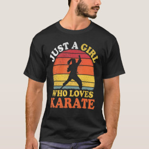 空手ヴィンテージは空手が大好きな女の子 Tシャツ