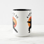 空手姿パーソナライズされたモダントレンディーブラック マグカップ (中央)