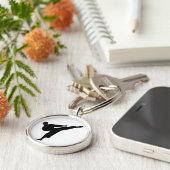 空手/テコンドーの蹴りのシルエット円形のKeychain キーホルダー (側面)