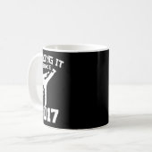 空手 武術 蹴ってるから面白い子供 コーヒーマグカップ (正面左)