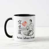 空手 - 瞑想し、カフェインを摂り、勝利せよ。 マグカップ (左)