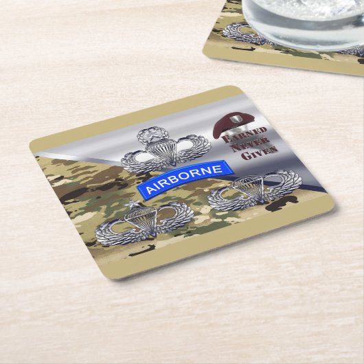 空挺翼 – 獲得与え無 スクエアペーパーコースター (アングル)