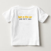 「空気中の塩、海の砂が髪に絡まる」 ベビーTシャツ (裏面)