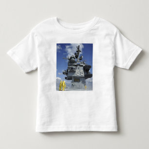 空気部の船員はスプリンクラーのsysteをテストします トドラーTシャツ