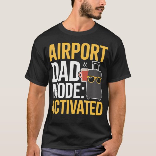 空港おやじモード発動！面白い旅行のミーム Tシャツ (正面)