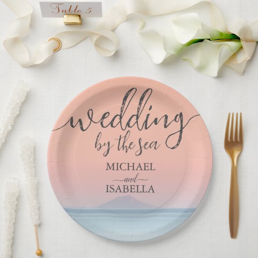 空結婚の夕日の下の海の向こうにある ペーパープレート (ウェディング)