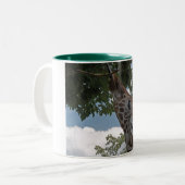 空腹なキリン ツートーンマグカップ (正面左)