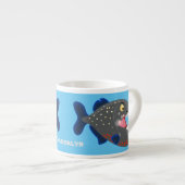 空腹のおもしろいピラニア漫画イラストレーション エスプレッソカップ (正面右)