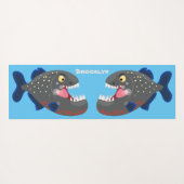 空腹のおもしろいピラニア漫画イラストレーション ヨガマット (裏面(横))