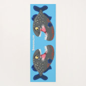 空腹のおもしろいピラニア漫画イラストレーション ヨガマット (裏面)