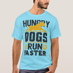 空腹の犬の方が走速い Tシャツ