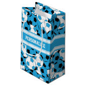 空色のサッカーボールのコラージュ スモールペーパーバッグ (裏面アングル)