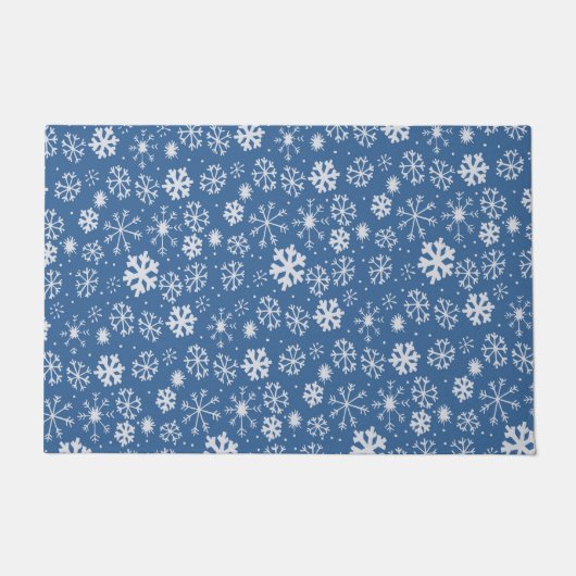 空色の背景の雪の嵐と雪片 ドアマット (正面)