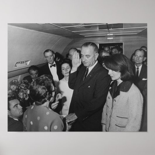 空軍で宣誓を行うLBJ ポスター (正面)