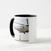 空軍の分隊が戦闘インサートを実施4 マグカップ (正面左)