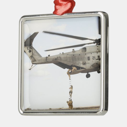 空軍の分隊が戦闘インサートを実施4 メタルオーナメント (左)