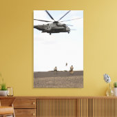 空軍の分隊が戦闘インサートを行う キャンバスプリント (インサイチュ (リビング))