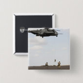 空軍の分隊が戦闘インサートを行う 缶バッジ (正面&裏面)