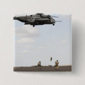 空軍の分隊が戦闘インサートを行う 缶バッジ (正面)