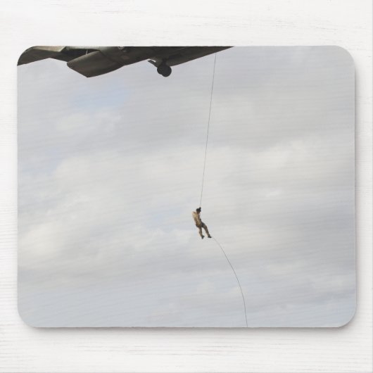 空軍の分隊戦闘機が戦闘用インサートを実施2 マウスパッド (正面)