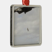 空軍の分隊戦闘機が戦闘用インサートを実施2 メタルオーナメント (右)