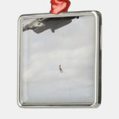 空軍の分隊戦闘機が戦闘用インサートを実施2 メタルオーナメント (左)