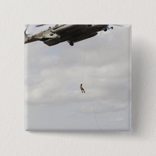 空軍の分隊戦闘機が戦闘用インサートを実施2 缶バッジ (正面)