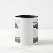 空軍の分隊戦闘機が戦闘用インサート3を実施 マグカップ (中央)