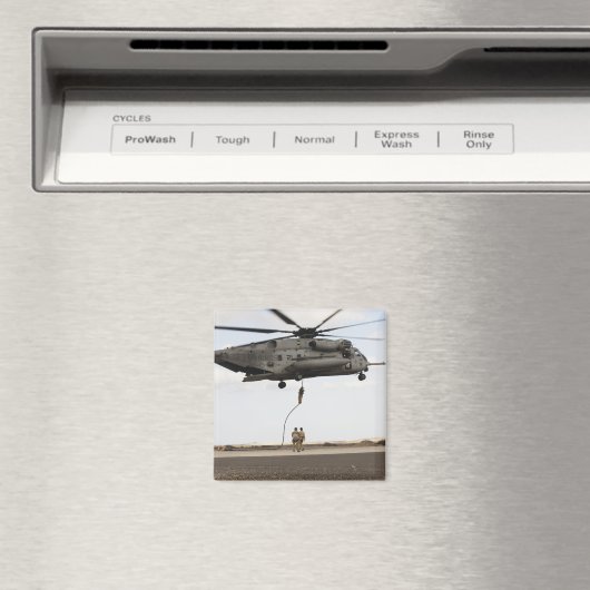 空軍の分隊戦闘機が戦闘用インサート3を実施 マグネット (インサイチュ (食洗機))