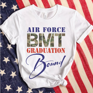 空軍基礎軍事訓練修了式目前 フロント バック ライト Tシャツ