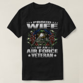 空軍誇りを持った退役軍人軍隊Vet Spの妻 Tシャツ (デザイン正面)