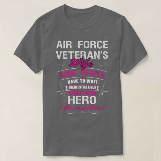 空軍退役軍人の妻 Tシャツ (デザイン正面)