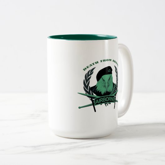 空輸軍隊の軍の記章のスタイル ツートーンマグカップ (正面右)
