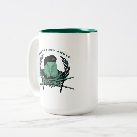 空輸軍隊の軍の記章のスタイル ツートーンマグカップ (正面左)