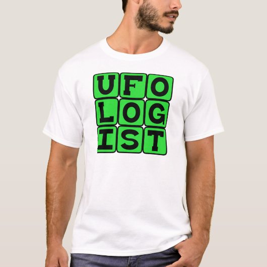 空飛ぶ円盤研究家、UFO研究者 Tシャツ (正面)