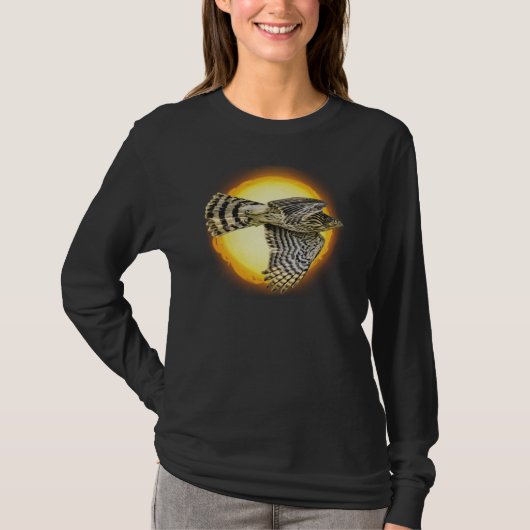 空飛ぶ鷹の炎 Tシャツ (正面)