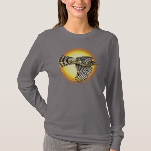 空飛ぶ鷹の炎 Tシャツ (正面)