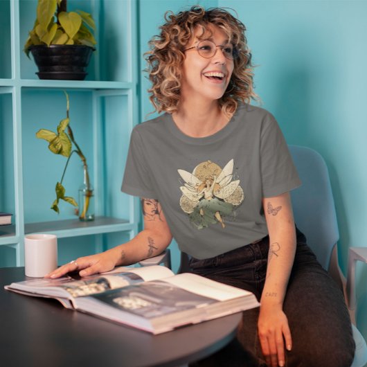 空飛んでいるの妖精 Tシャツ