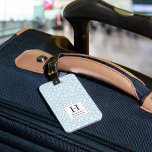 空 | Pastel Leopard Printモノグラム ラゲッジタグ<br><div class="desc">シックなモノグラムの荷物タグは、空の青と白いヒョウのプリントパターンとアニマルプリントのトレンドに淡い色のより柔らかいパステルを取る。イニシャルモノグラム独身のと名前を前面に表示してパーソナライズし、対照的な深い炭の背景に連絡は、白いレタリングで背中に情報を追加する。</div>