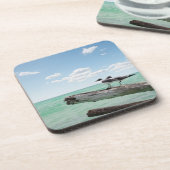 突き出る死んだ木に坐っている2羽のカモメ コースター (左側)