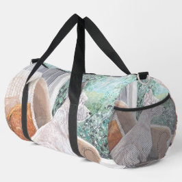 窓から外を見るウェスティン ダッフルバッグ