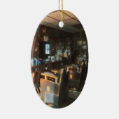 窓から差し込む太陽光のある理容店 セラミックオーナメント (右)