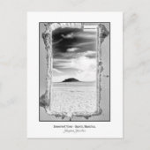 窓から砂漠の風景を見たポストカード ポストカード (正面)